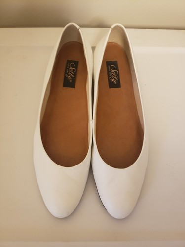 Womens shoes size - 11aa,